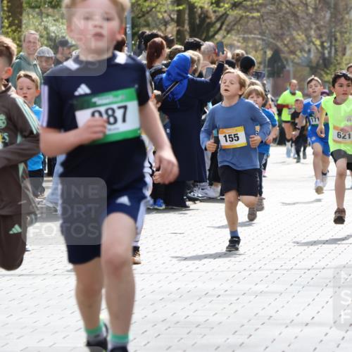 12.04.2026 - 45. Internationalen Wilhelmsburger Insellauf Strokosch-Dieckow http://msf.ph/oto/9491006 12.04.2026 14:19:50 Ziel 787, 952, 1604, 985, 944, 64, 96, 579, 740, 943, 793, 845, 682, 413, 982, 155, 621 meine-sportfotos.de