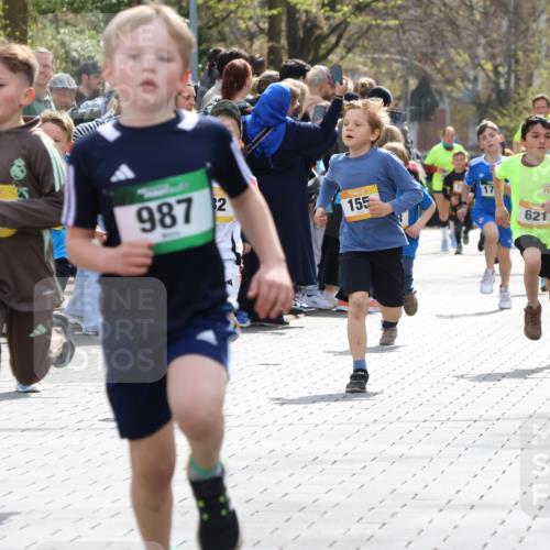 12.04.2026 - 45. Internationalen Wilhelmsburger Insellauf Strokosch-Dieckow http://msf.ph/oto/9491007 12.04.2026 14:19:50 Ziel 787, 952, 1604, 985, 944, 64, 96, 579, 740, 943, 793, 845, 682, 413, 982, 155, 621 meine-sportfotos.de