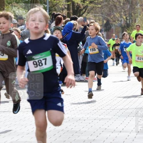 12.04.2026 - 45. Internationalen Wilhelmsburger Insellauf Strokosch-Dieckow http://msf.ph/oto/9491008 12.04.2026 14:19:50 Ziel 787, 952, 1604, 985, 944, 64, 96, 579, 740, 943, 793, 845, 682, 413, 982, 155, 621 meine-sportfotos.de