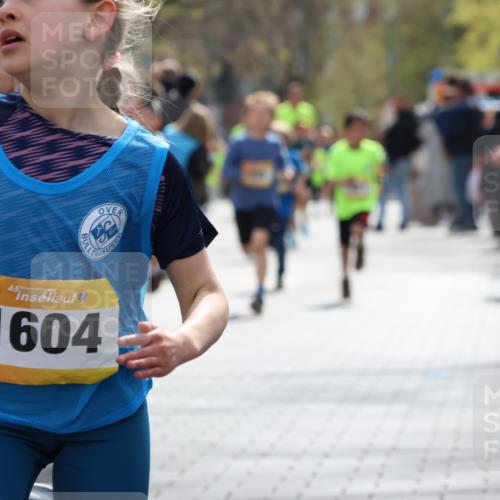 12.04.2026 - 45. Internationalen Wilhelmsburger Insellauf Strokosch-Dieckow http://msf.ph/oto/9491009 12.04.2026 14:19:49 Ziel 787, 952, 1604, 985, 944, 64, 96, 579, 740, 943, 793, 845, 682, 413, 982, 155, 621 meine-sportfotos.de
