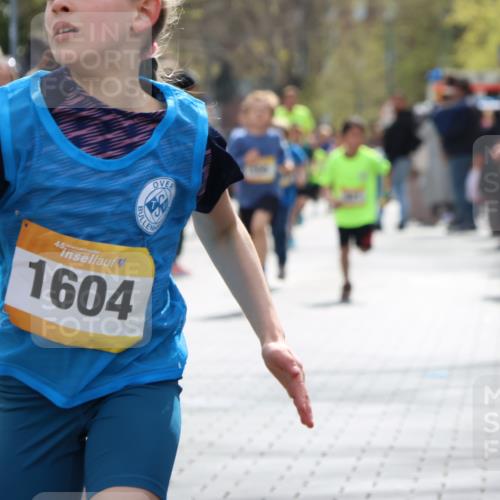 12.04.2026 - 45. Internationalen Wilhelmsburger Insellauf Strokosch-Dieckow http://msf.ph/oto/9491010 12.04.2026 14:19:49 Ziel 787, 952, 1604, 985, 944, 64, 96, 579, 740, 943, 793, 845, 682, 413, 982, 155, 621 meine-sportfotos.de