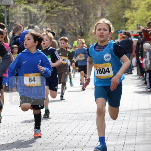 12.04.2026 - 45. Internationalen Wilhelmsburger Insellauf Strokosch-Dieckow http://msf.ph/oto/9491015 12.04.2026 14:19:48 Ziel 787, 952, 1604, 985, 944, 64, 96, 579, 740, 943, 793, 845, 682, 413, 982, 155, 621 meine-sportfotos.de