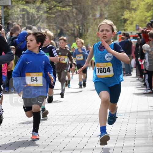 12.04.2026 - 45. Internationalen Wilhelmsburger Insellauf Strokosch-Dieckow http://msf.ph/oto/9491016 12.04.2026 14:19:48 Ziel 787, 952, 1604, 985, 944, 64, 96, 579, 740, 943, 793, 845, 682, 413, 982, 155, 621 meine-sportfotos.de