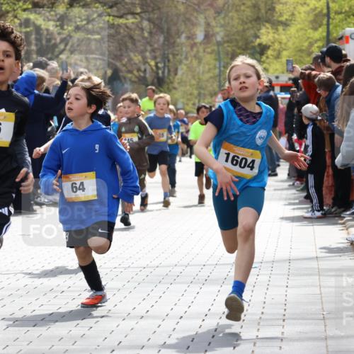 12.04.2026 - 45. Internationalen Wilhelmsburger Insellauf Strokosch-Dieckow http://msf.ph/oto/9491020 12.04.2026 14:19:48 Ziel 787, 952, 1604, 985, 944, 64, 96, 579, 740, 943, 793, 845, 682, 413, 982, 155, 621 meine-sportfotos.de