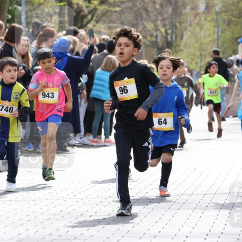 12.04.2026 - 45. Internationalen Wilhelmsburger Insellauf Strokosch-Dieckow http://msf.ph/oto/9491024 12.04.2026 14:19:47 Ziel 787, 952, 1604, 985, 944, 64, 96, 579, 740, 943, 793, 845, 682, 413, 982 meine-sportfotos.de