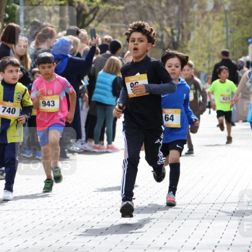 12.04.2026 - 45. Internationalen Wilhelmsburger Insellauf Strokosch-Dieckow http://msf.ph/oto/9491025 12.04.2026 14:19:47 Ziel 787, 952, 1604, 985, 944, 64, 96, 579, 740, 943, 793, 845, 682, 413, 982 meine-sportfotos.de