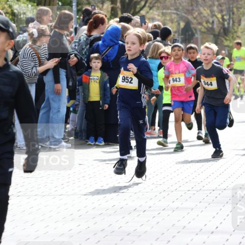 12.04.2026 - 45. Internationalen Wilhelmsburger Insellauf Strokosch-Dieckow http://msf.ph/oto/9491034 12.04.2026 14:19:45 Ziel 480, 787, 952, 1604, 985, 944, 64, 96, 579, 740, 943, 793, 845 meine-sportfotos.de