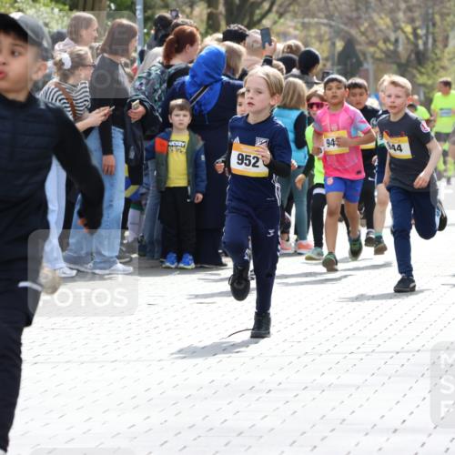 12.04.2026 - 45. Internationalen Wilhelmsburger Insellauf Strokosch-Dieckow http://msf.ph/oto/9491035 12.04.2026 14:19:45 Ziel 480, 787, 952, 1604, 985, 944, 64, 96, 579, 740, 943, 793, 845 meine-sportfotos.de