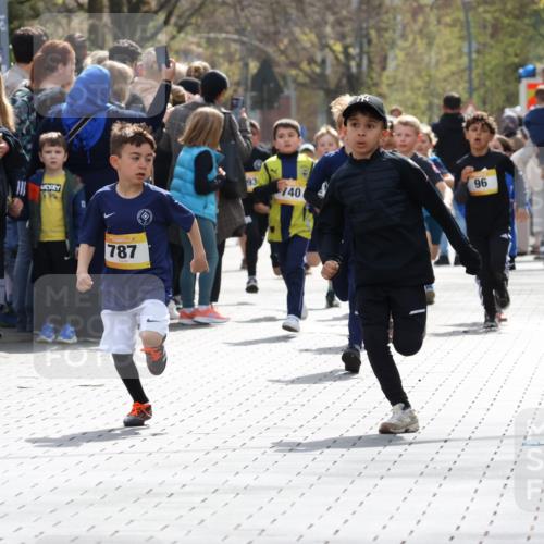 12.04.2026 - 45. Internationalen Wilhelmsburger Insellauf Strokosch-Dieckow http://msf.ph/oto/9491044 12.04.2026 14:19:43 Ziel 950, 275, 480, 787, 952, 1604, 985, 944, 64, 96, 579 meine-sportfotos.de