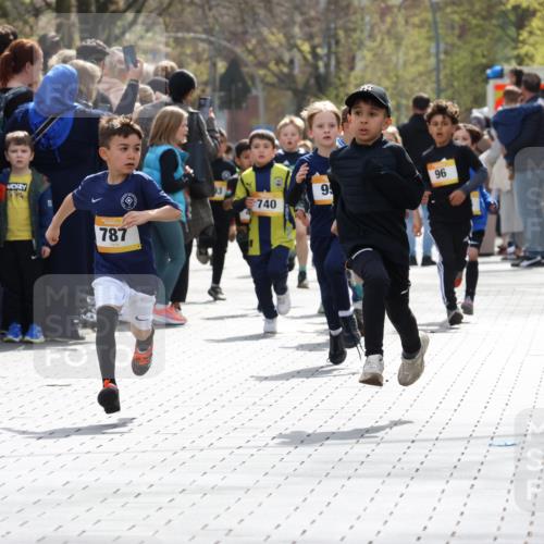 12.04.2026 - 45. Internationalen Wilhelmsburger Insellauf Strokosch-Dieckow http://msf.ph/oto/9491046 12.04.2026 14:19:43 Ziel 950, 275, 480, 787, 952, 1604, 985, 944, 64, 96, 579 meine-sportfotos.de