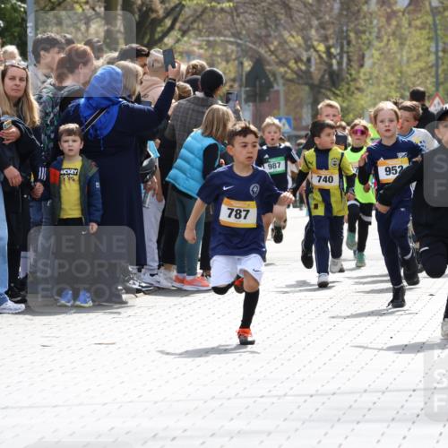 12.04.2026 - 45. Internationalen Wilhelmsburger Insellauf Strokosch-Dieckow http://msf.ph/oto/9491047 12.04.2026 14:19:42 Ziel 950, 275, 480, 787, 952, 1604, 985, 944, 64 meine-sportfotos.de