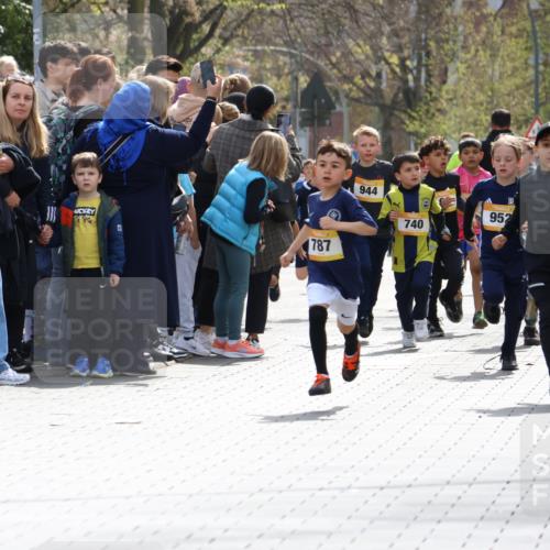 12.04.2026 - 45. Internationalen Wilhelmsburger Insellauf Strokosch-Dieckow http://msf.ph/oto/9491053 12.04.2026 14:19:42 Ziel 950, 275, 480, 787, 952, 1604, 985, 944, 64 meine-sportfotos.de
