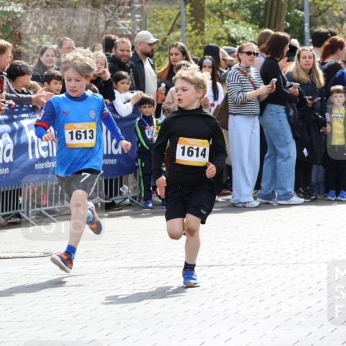 12.04.2026 - 45. Internationalen Wilhelmsburger Insellauf Strokosch-Dieckow http://msf.ph/oto/9491075 12.04.2026 14:19:32 Ziel 265, 87, 1614, 1613, 950, 275 meine-sportfotos.de