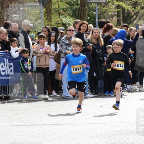 12.04.2026 - 45. Internationalen Wilhelmsburger Insellauf Strokosch-Dieckow http://msf.ph/oto/9491079 12.04.2026 14:19:31 Ziel 941, 265, 87, 1614, 1613, 950 meine-sportfotos.de