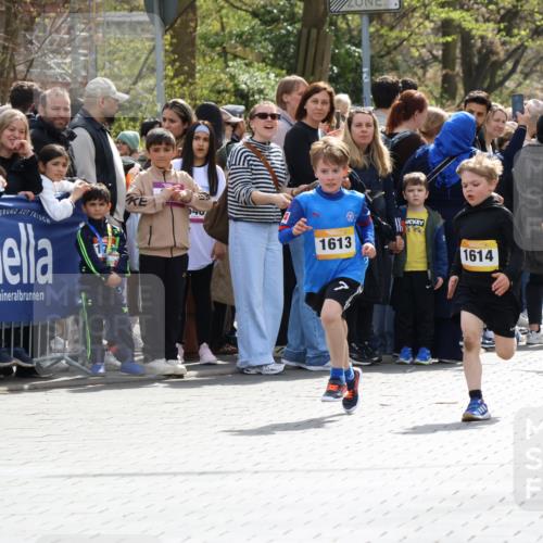 12.04.2026 - 45. Internationalen Wilhelmsburger Insellauf Strokosch-Dieckow http://msf.ph/oto/9491082 12.04.2026 14:19:31 Ziel 941, 265, 87, 1614, 1613, 950 meine-sportfotos.de
