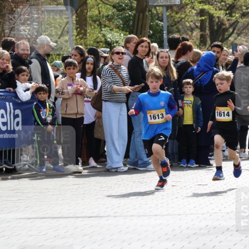 12.04.2026 - 45. Internationalen Wilhelmsburger Insellauf Strokosch-Dieckow http://msf.ph/oto/9491083 12.04.2026 14:19:31 Ziel 941, 265, 87, 1614, 1613, 950 meine-sportfotos.de