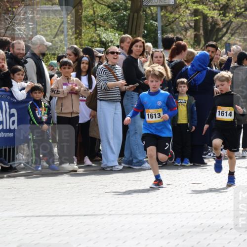 12.04.2026 - 45. Internationalen Wilhelmsburger Insellauf Strokosch-Dieckow http://msf.ph/oto/9491084 12.04.2026 14:19:31 Ziel 941, 265, 87, 1614, 1613, 950 meine-sportfotos.de
