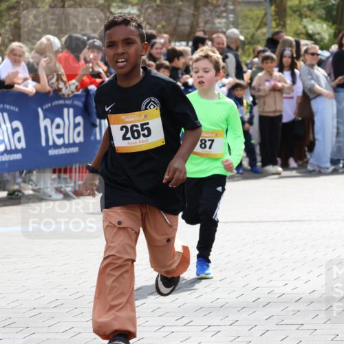 12.04.2026 - 45. Internationalen Wilhelmsburger Insellauf Strokosch-Dieckow http://msf.ph/oto/9491090 12.04.2026 14:19:28 Ziel 941, 265, 87, 1614, 1613 meine-sportfotos.de