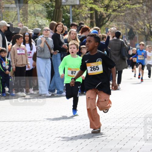 12.04.2026 - 45. Internationalen Wilhelmsburger Insellauf Strokosch-Dieckow http://msf.ph/oto/9491095 12.04.2026 14:19:26 Ziel 941, 265, 87, 1614 meine-sportfotos.de