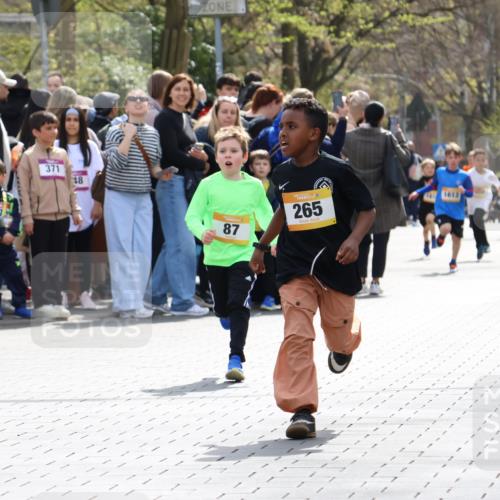12.04.2026 - 45. Internationalen Wilhelmsburger Insellauf Strokosch-Dieckow http://msf.ph/oto/9491096 12.04.2026 14:19:26 Ziel 941, 265, 87, 1614 meine-sportfotos.de