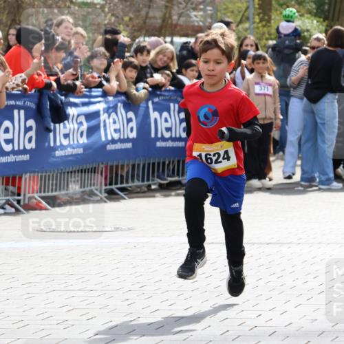 12.04.2026 - 45. Internationalen Wilhelmsburger Insellauf Strokosch-Dieckow http://msf.ph/oto/9491106 12.04.2026 14:19:09 Ziel 1624 meine-sportfotos.de