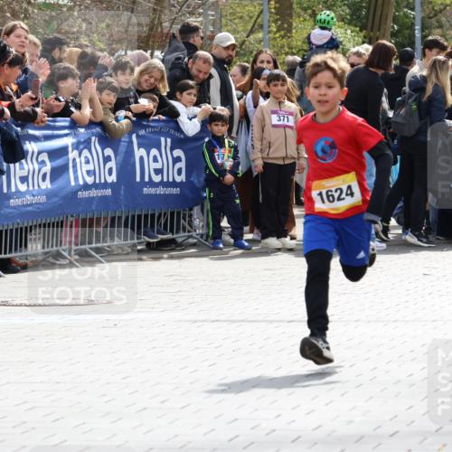 12.04.2026 - 45. Internationalen Wilhelmsburger Insellauf Strokosch-Dieckow http://msf.ph/oto/9491113 12.04.2026 14:19:09 Ziel 1624 meine-sportfotos.de