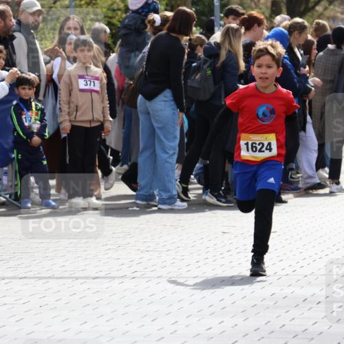 12.04.2026 - 45. Internationalen Wilhelmsburger Insellauf Strokosch-Dieckow http://msf.ph/oto/9491115 12.04.2026 14:19:08 Ziel 1624 meine-sportfotos.de