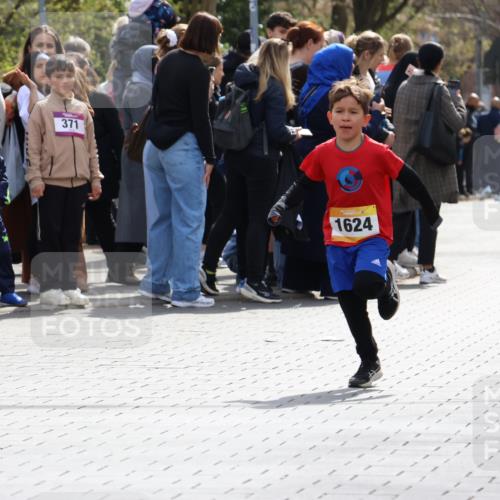 12.04.2026 - 45. Internationalen Wilhelmsburger Insellauf Strokosch-Dieckow http://msf.ph/oto/9491118 12.04.2026 14:19:07 Ziel 1624 meine-sportfotos.de