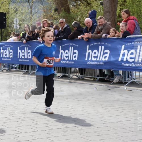 12.04.2026 - 45. Internationalen Wilhelmsburger Insellauf Strokosch-Dieckow http://msf.ph/oto/9491127 12.04.2026 14:13:09 Ziel 965 meine-sportfotos.de