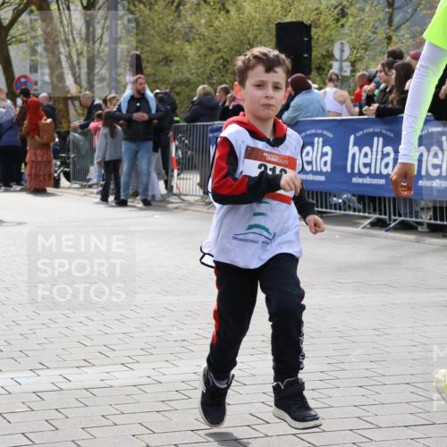 12.04.2026 - 45. Internationalen Wilhelmsburger Insellauf Strokosch-Dieckow http://msf.ph/oto/9491155 12.04.2026 14:11:45 Ziel 1528, 213, 177, 1070 meine-sportfotos.de
