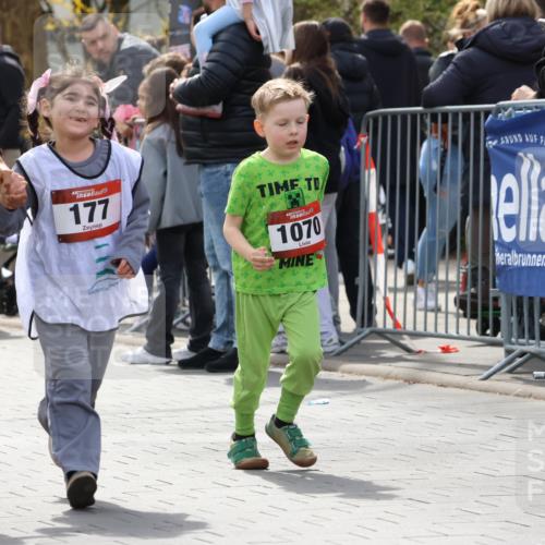 12.04.2026 - 45. Internationalen Wilhelmsburger Insellauf Strokosch-Dieckow http://msf.ph/oto/9491167 12.04.2026 14:11:41 Ziel 1528, 213, 177 meine-sportfotos.de