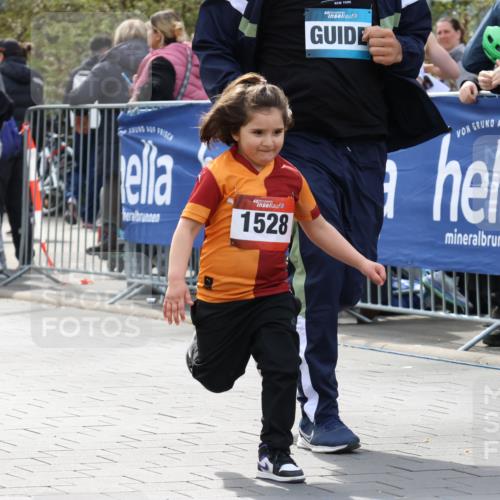 12.04.2026 - 45. Internationalen Wilhelmsburger Insellauf Strokosch-Dieckow http://msf.ph/oto/9491171 12.04.2026 14:11:39 Ziel 1528, 213 meine-sportfotos.de