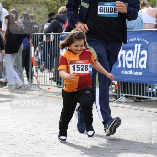 12.04.2026 - 45. Internationalen Wilhelmsburger Insellauf Strokosch-Dieckow http://msf.ph/oto/9491173 12.04.2026 14:11:39 Ziel 1528, 213 meine-sportfotos.de