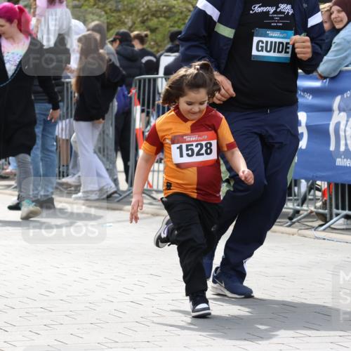 12.04.2026 - 45. Internationalen Wilhelmsburger Insellauf Strokosch-Dieckow http://msf.ph/oto/9491175 12.04.2026 14:11:39 Ziel 1528, 213 meine-sportfotos.de