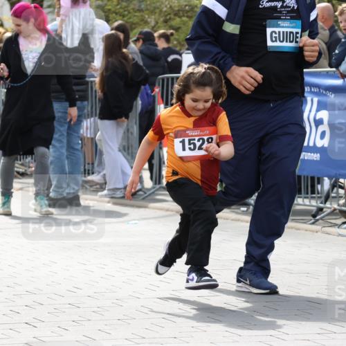12.04.2026 - 45. Internationalen Wilhelmsburger Insellauf Strokosch-Dieckow http://msf.ph/oto/9491176 12.04.2026 14:11:39 Ziel 1528, 213 meine-sportfotos.de