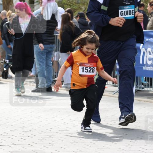 12.04.2026 - 45. Internationalen Wilhelmsburger Insellauf Strokosch-Dieckow http://msf.ph/oto/9491178 12.04.2026 14:11:38 Ziel 193, 179, 1528 meine-sportfotos.de