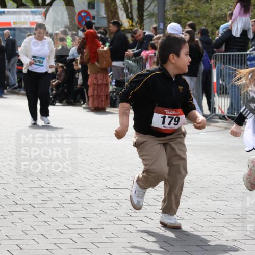12.04.2026 - 45. Internationalen Wilhelmsburger Insellauf Strokosch-Dieckow http://msf.ph/oto/9491179 12.04.2026 14:11:29 Ziel 185, 193, 179 meine-sportfotos.de