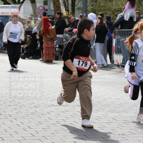 12.04.2026 - 45. Internationalen Wilhelmsburger Insellauf Strokosch-Dieckow http://msf.ph/oto/9491180 12.04.2026 14:11:29 Ziel 185, 193, 179 meine-sportfotos.de