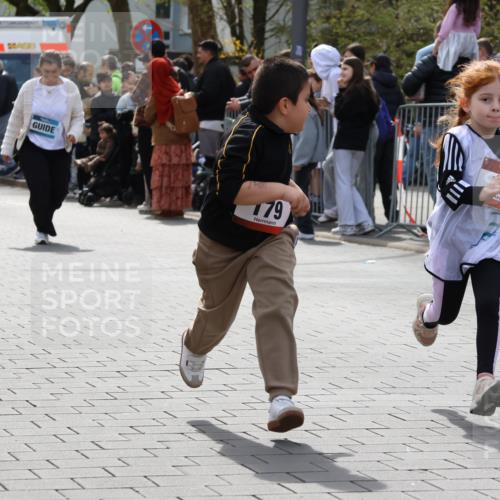 12.04.2026 - 45. Internationalen Wilhelmsburger Insellauf Strokosch-Dieckow http://msf.ph/oto/9491181 12.04.2026 14:11:29 Ziel 185, 193, 179 meine-sportfotos.de