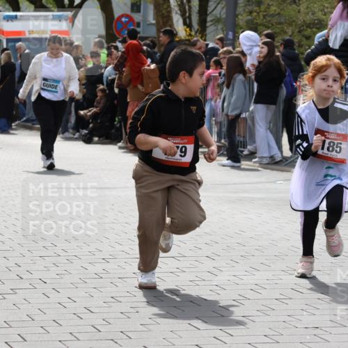 12.04.2026 - 45. Internationalen Wilhelmsburger Insellauf Strokosch-Dieckow http://msf.ph/oto/9491183 12.04.2026 14:11:29 Ziel 185, 193, 179 meine-sportfotos.de