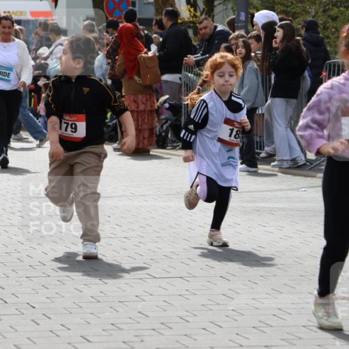 12.04.2026 - 45. Internationalen Wilhelmsburger Insellauf Strokosch-Dieckow http://msf.ph/oto/9491184 12.04.2026 14:11:28 Ziel 773, 1527, 1515, 185, 193, 179 meine-sportfotos.de