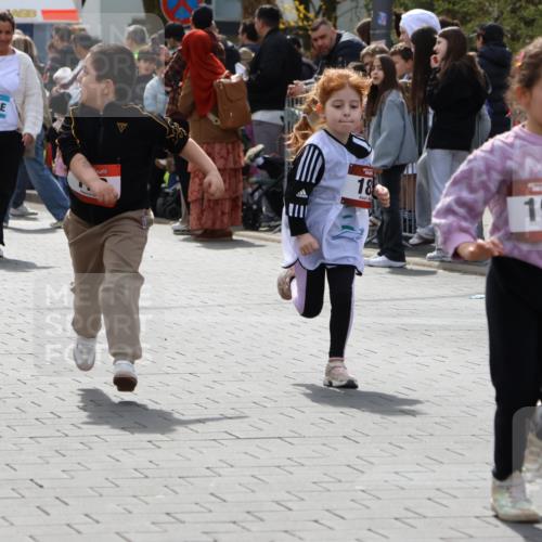 12.04.2026 - 45. Internationalen Wilhelmsburger Insellauf Strokosch-Dieckow http://msf.ph/oto/9491185 12.04.2026 14:11:28 Ziel 773, 1527, 1515, 185, 193, 179 meine-sportfotos.de