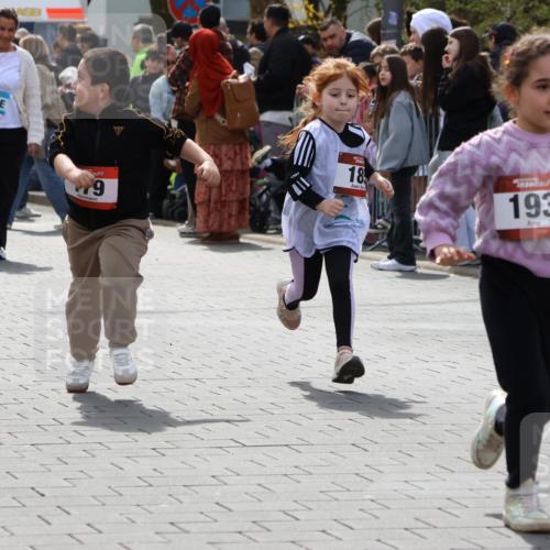 12.04.2026 - 45. Internationalen Wilhelmsburger Insellauf Strokosch-Dieckow http://msf.ph/oto/9491186 12.04.2026 14:11:28 Ziel 773, 1527, 1515, 185, 193, 179 meine-sportfotos.de