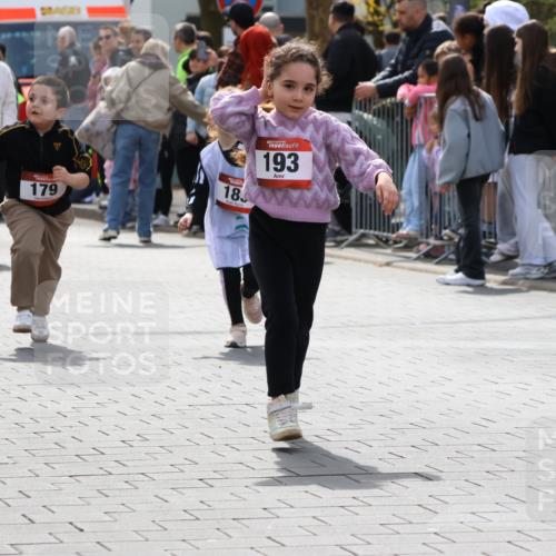 12.04.2026 - 45. Internationalen Wilhelmsburger Insellauf Strokosch-Dieckow http://msf.ph/oto/9491191 12.04.2026 14:11:26 Ziel 773, 1527, 1515, 185, 193, 179 meine-sportfotos.de