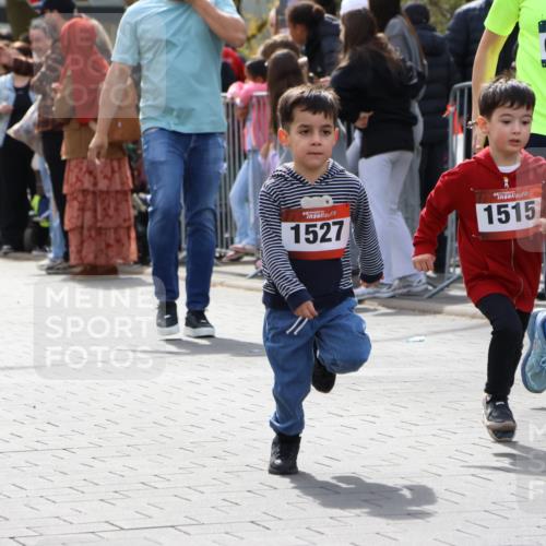 12.04.2026 - 45. Internationalen Wilhelmsburger Insellauf Strokosch-Dieckow http://msf.ph/oto/9491196 12.04.2026 14:11:19 Ziel 718, 962, 702, 655, 783, 773, 1527, 1515 meine-sportfotos.de