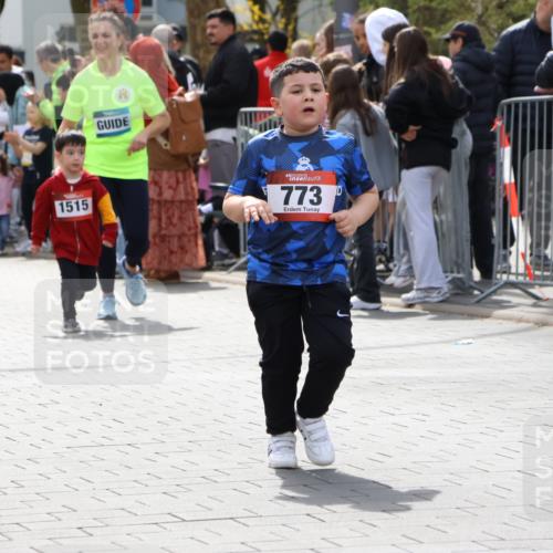 12.04.2026 - 45. Internationalen Wilhelmsburger Insellauf Strokosch-Dieckow http://msf.ph/oto/9491207 12.04.2026 14:11:16 Ziel 922, 718, 962, 702, 655, 783, 773, 1527, 1515 meine-sportfotos.de