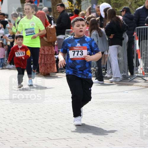 12.04.2026 - 45. Internationalen Wilhelmsburger Insellauf Strokosch-Dieckow http://msf.ph/oto/9491208 12.04.2026 14:11:16 Ziel 922, 718, 962, 702, 655, 783, 773, 1527, 1515 meine-sportfotos.de