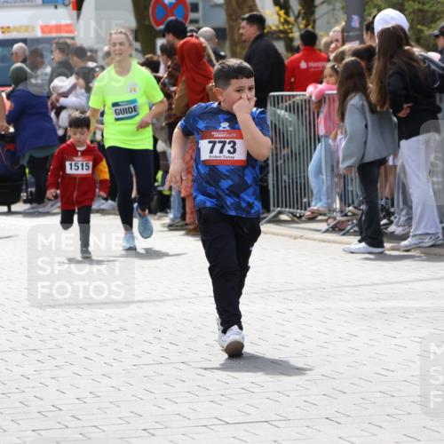 12.04.2026 - 45. Internationalen Wilhelmsburger Insellauf Strokosch-Dieckow http://msf.ph/oto/9491211 12.04.2026 14:11:16 Ziel 922, 718, 962, 702, 655, 783, 773, 1527, 1515 meine-sportfotos.de