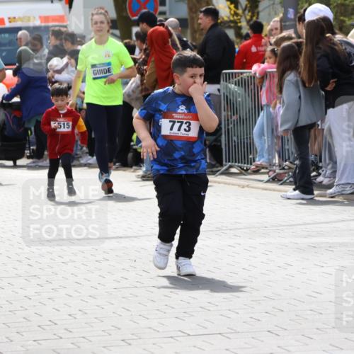12.04.2026 - 45. Internationalen Wilhelmsburger Insellauf Strokosch-Dieckow http://msf.ph/oto/9491213 12.04.2026 14:11:16 Ziel 922, 718, 962, 702, 655, 783, 773, 1527, 1515 meine-sportfotos.de