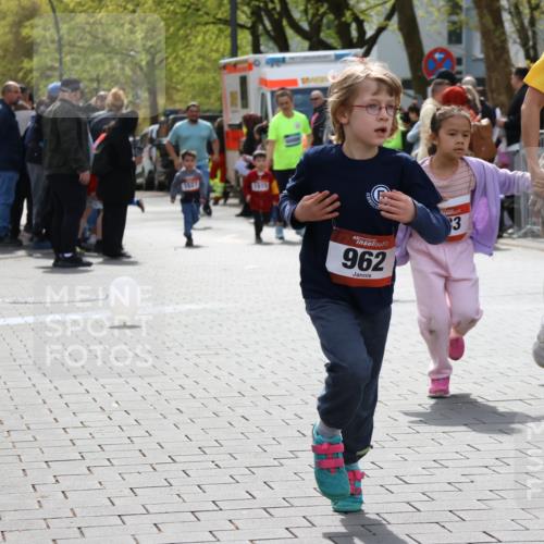 12.04.2026 - 45. Internationalen Wilhelmsburger Insellauf Strokosch-Dieckow http://msf.ph/oto/9491215 12.04.2026 14:11:13 Ziel 630, 43, 954, 922, 718, 962, 702, 655, 783 meine-sportfotos.de